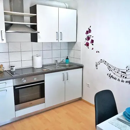 דירה 1br On The Beautiful Street In Center לובליאנה