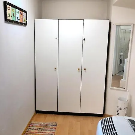 1br On The Beautiful Street In Center לובליאנה
