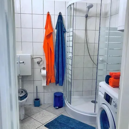 1br On The Beautiful Street In Center דירה