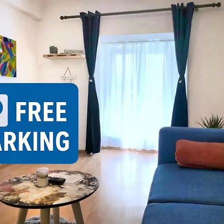 1br On The Beautiful Street In Center Daire