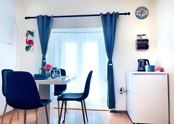 1br On The Beautiful Street In Center Apartma