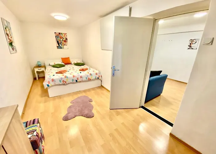 Apartma 1br On The Beautiful Street In Center *